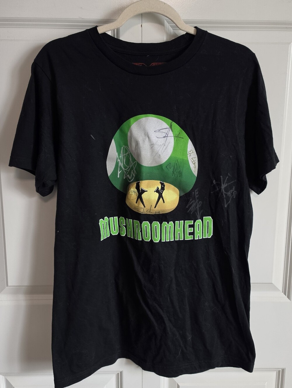 Mushroomhead band tee shirt signed by whole band before breakups